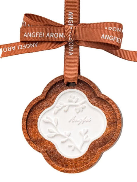 Time traces aromatherapy pendant