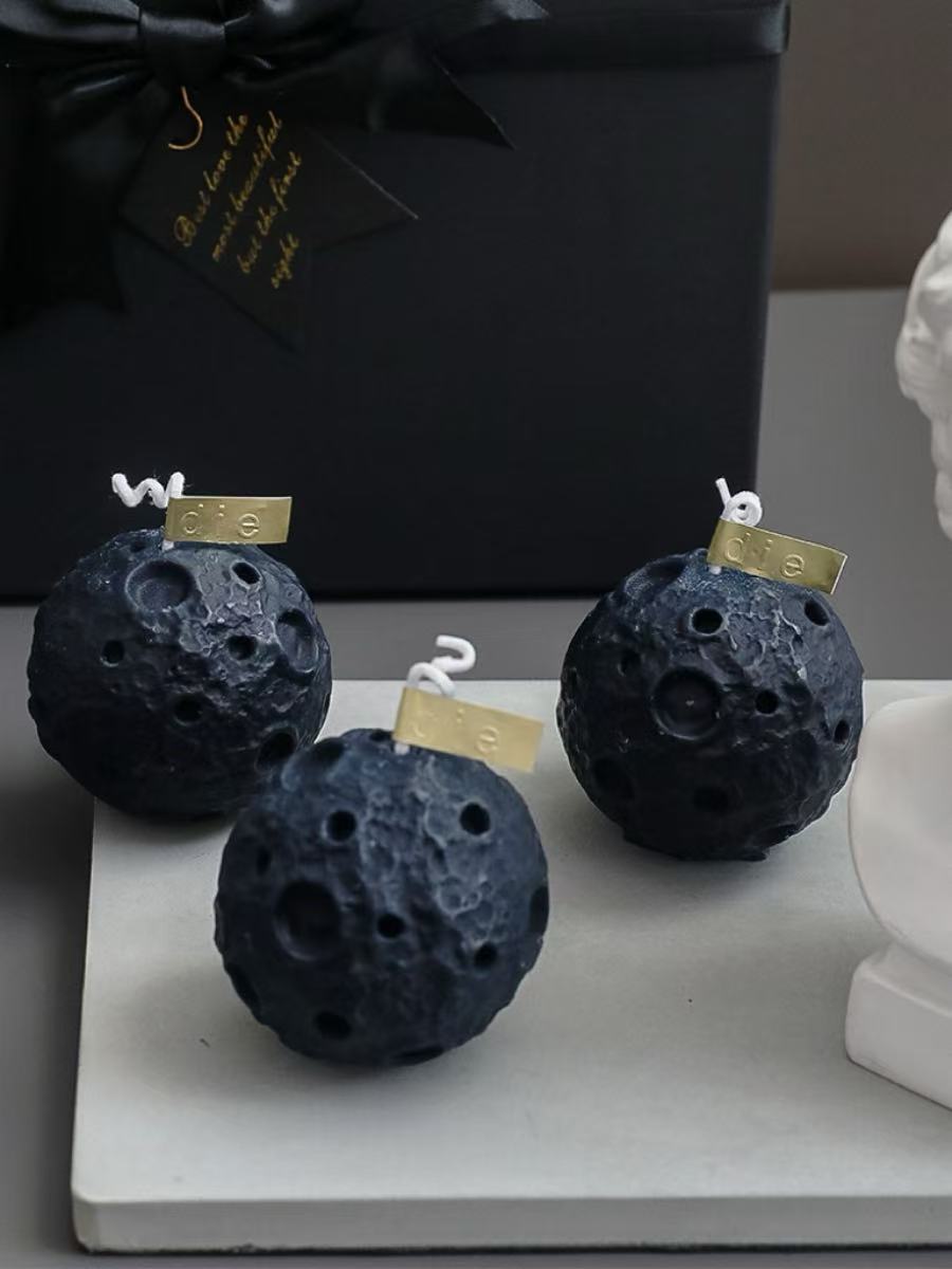 Moon Shaped Scented Candle