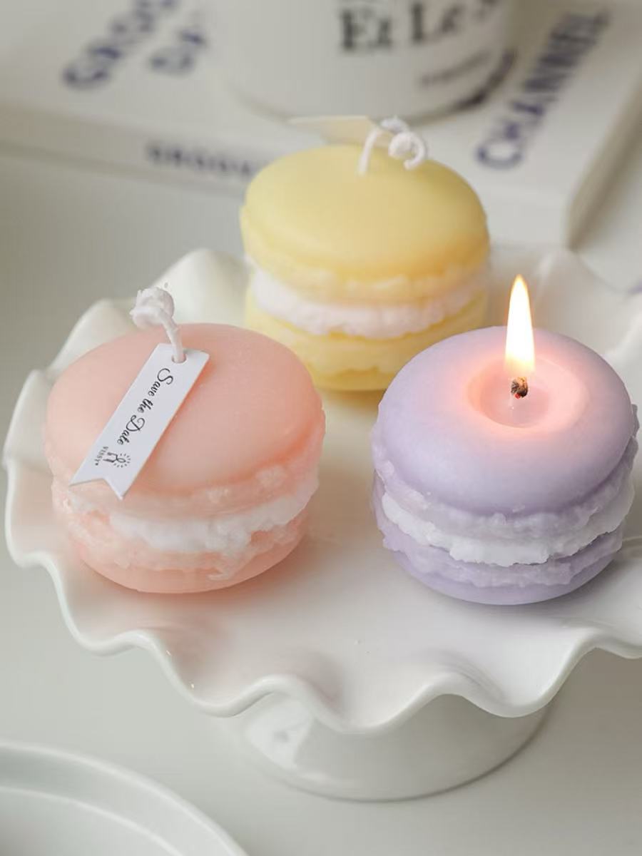 Macaron scented candle